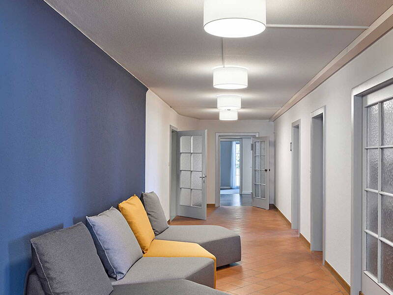 GUT Malerhandwerk_Referenz Sanatorium Kilchberg Frisch gestrichener Wartebereich im Sanatorium Kilchberg